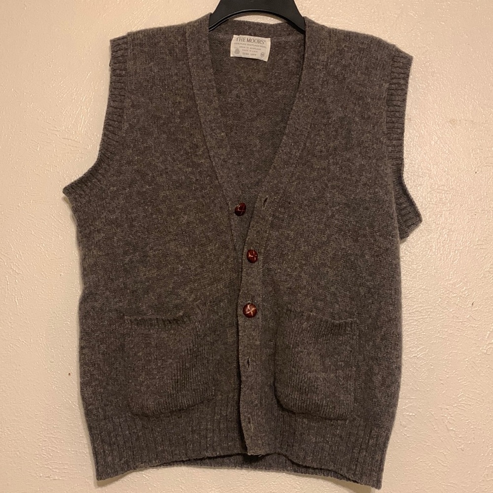 The moors gray vest